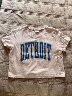 Women's Detroit Graphic Crop Top - Gray with Blue Print